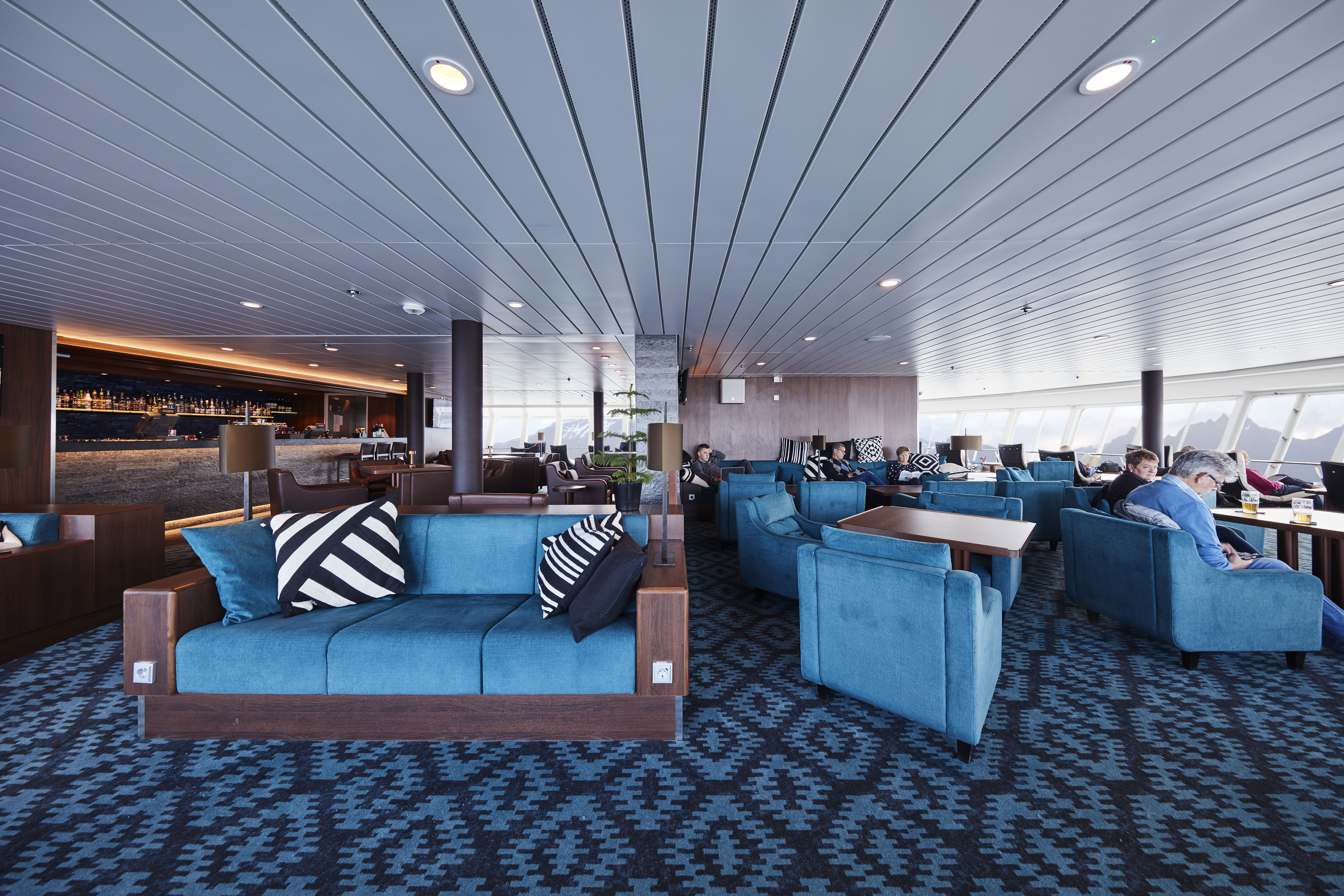 MS Nordkapp - Explorer Lounge & Bar